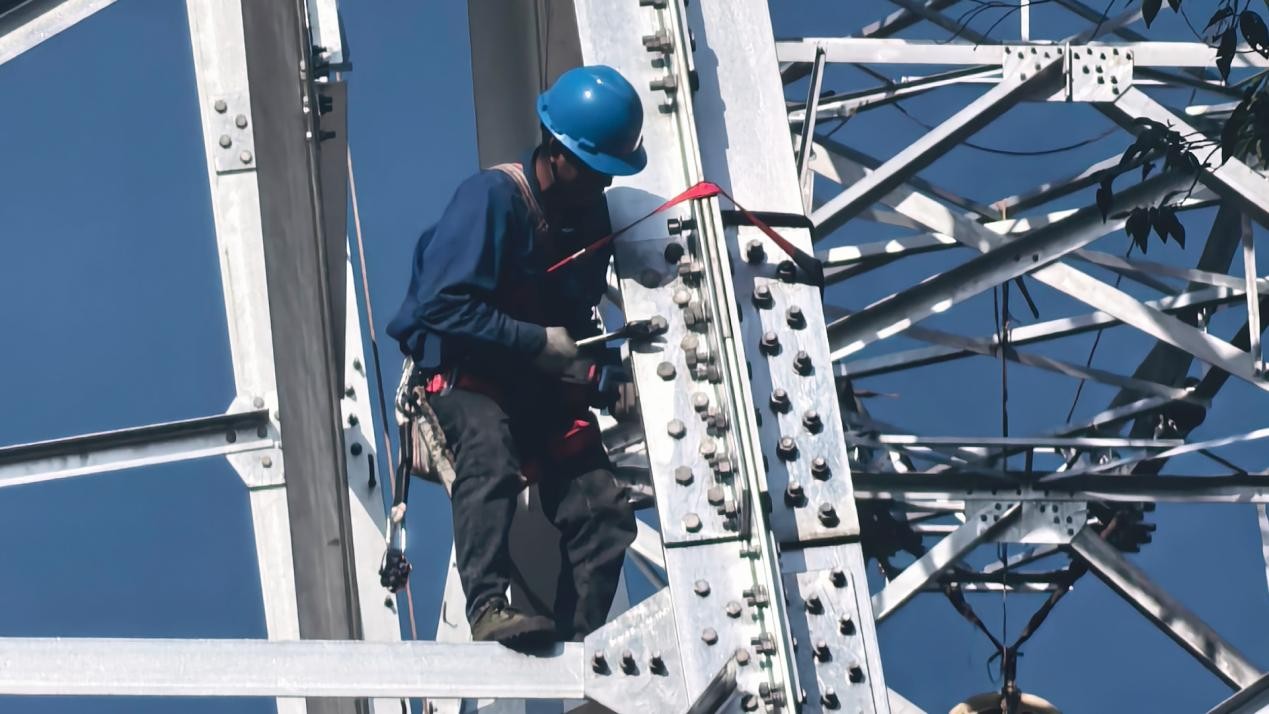 電網爬塔2.jpg